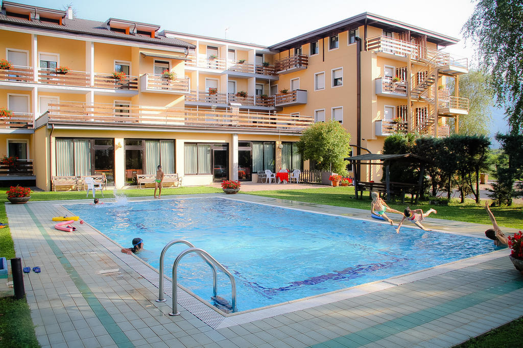Hotel Dolomiti Levico Terme Exterior photo
